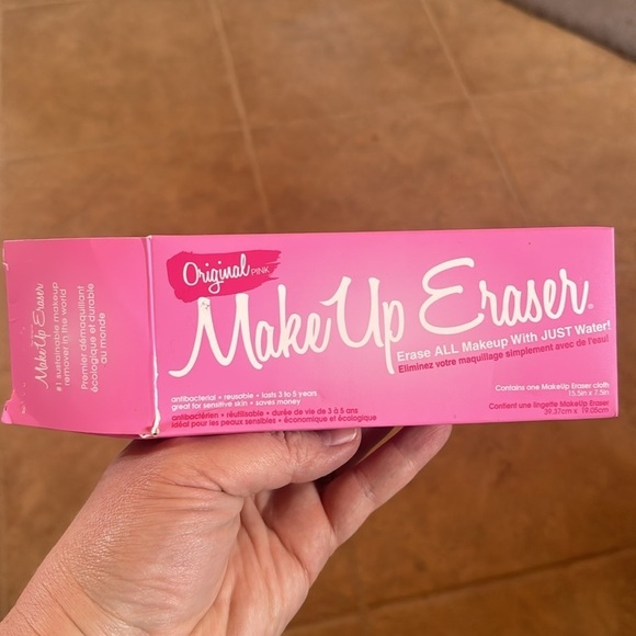 NIP The Original Makeup Eraser, Erase All Makeup With Just Water, Original Pink - Picture 7 of 10